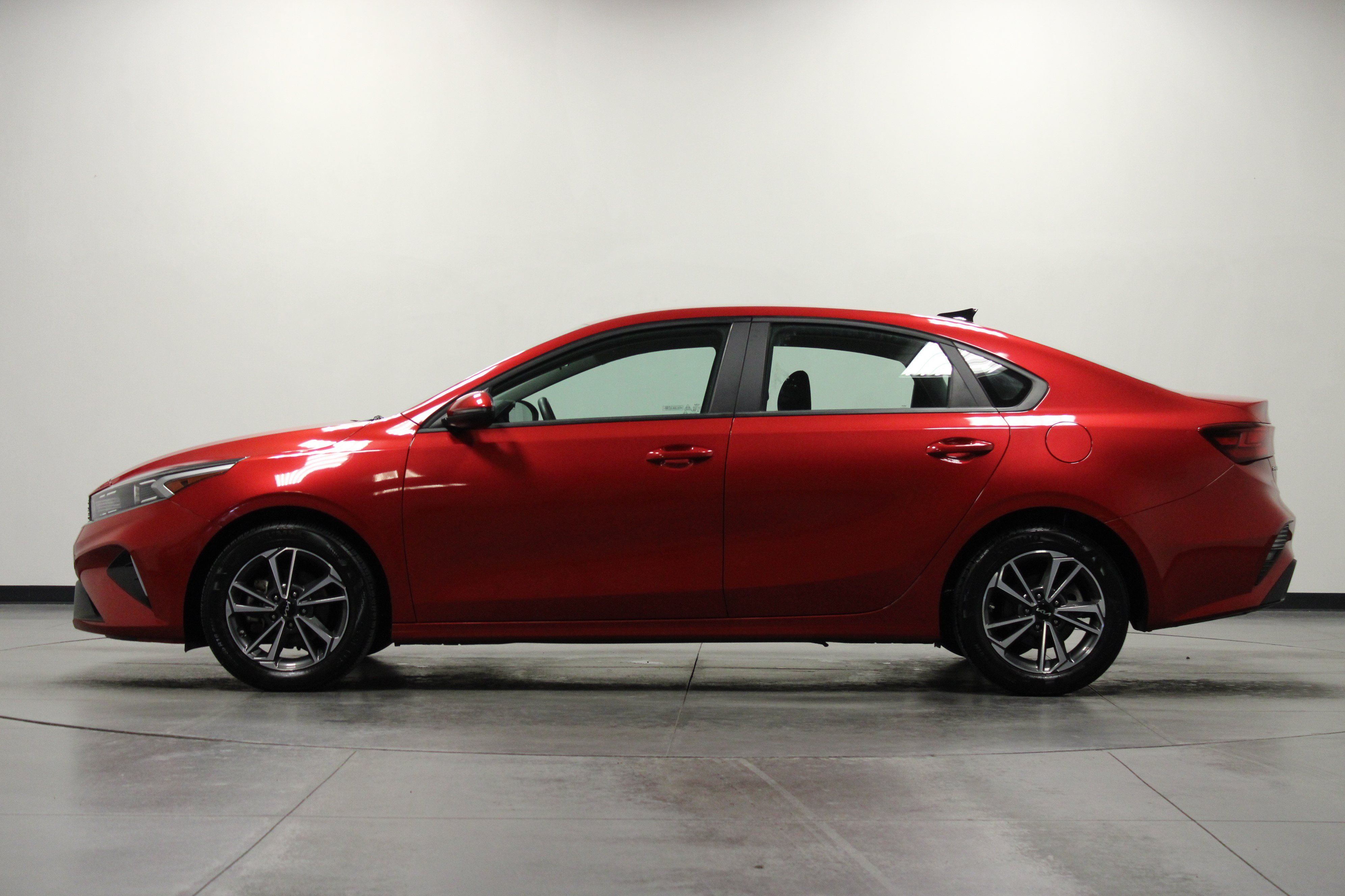 Used 2023 Kia Forte LXS w/ LXS Technology Package FWD image 7