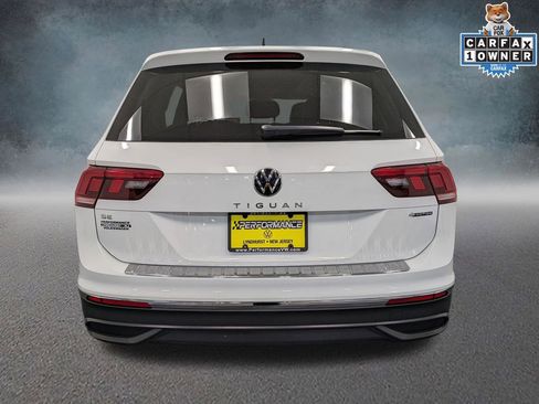 Used 2022 Volkswagen Tiguan SE w/ Panoramic Sunroof Package image 5