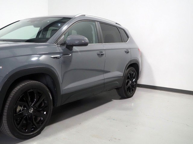 Used 2023 Volkswagen Taos SE w/ Sunroof Package w/ Panoramic Sunroof Package FWD image 39