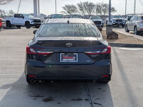 Used 2025 Toyota Camry SE image 7