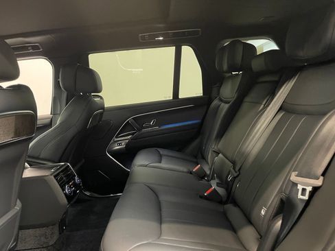 Used 2025 Land Rover Range Rover Long Wheelbase Autobiography image 17