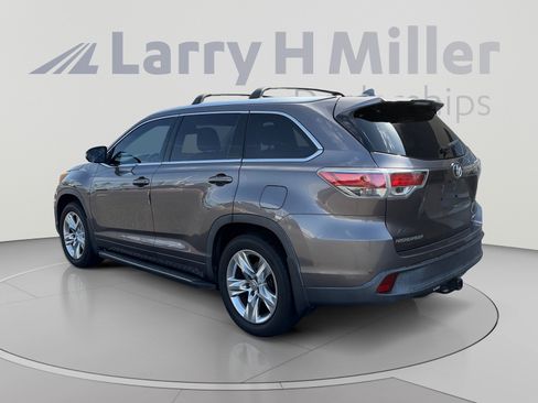 Used 2014 Toyota Highlander Limited w/ Driver Technology Package FWD image 3