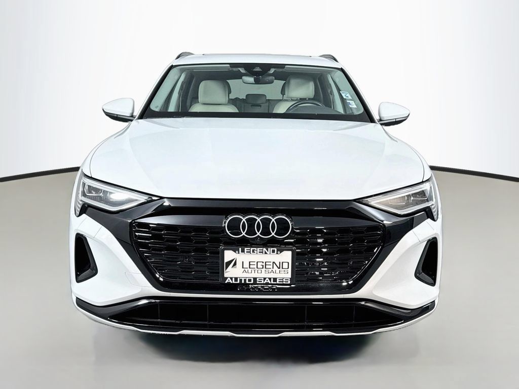 Used 2024 Audi Q8 e-tron Premium AWD/4WD image 2
