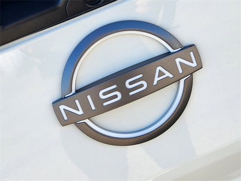 Used 2024 Nissan Frontier SV image 10