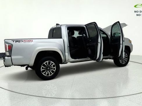 Used 2022 Toyota Tacoma TRD Sport w/ Technology Package AWD/4WD image 8