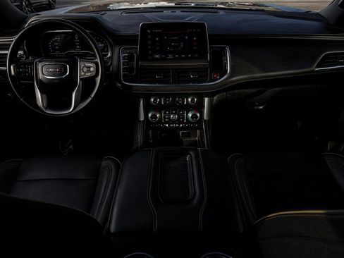 Used 2023 GMC Yukon SLT image 30
