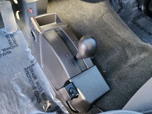 Used 2017 Chevrolet Silverado 1500 Custom w/ Custom Convenience Package image 33