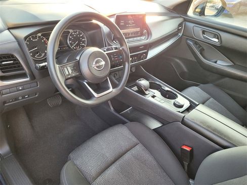 Used 2024 Nissan Rogue SV image 7