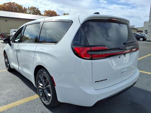 New 2026 Chrysler Pacifica Select FWD image 8