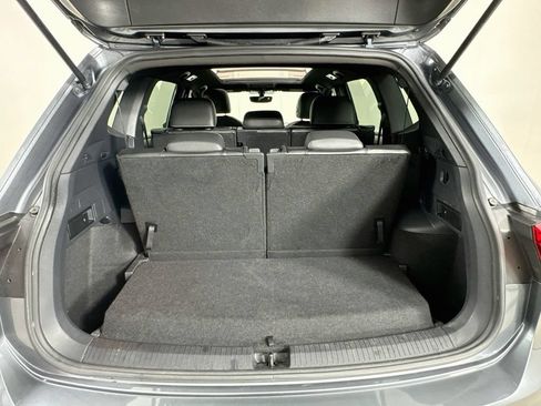 Used 2021 Volkswagen Tiguan SE FWD image 32
