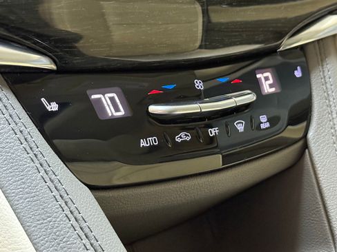 Used 2022 Cadillac XT6 Premium Luxury w/ Technology Package image 32