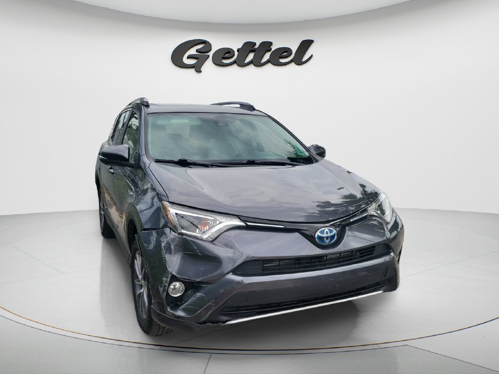 Used 2018 Toyota RAV4 XLE AWD/4WD image 3
