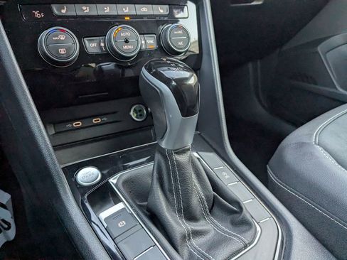 Used 2024 Volkswagen Taos SE image 21