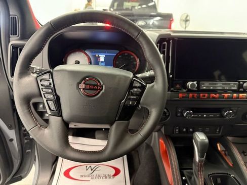 Used 2025 Nissan Frontier PRO-4X w/ Pro Convenience Package image 16