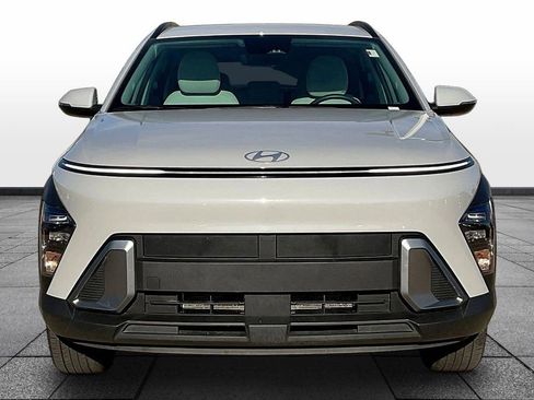 Used 2025 Hyundai Kona SEL AWD/4WD image 3