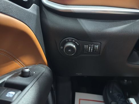 Used 2025 Jeep Compass Limited AWD/4WD image 23