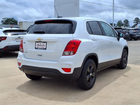 Used 2022 Chevrolet Trax LS w/ Tint and Cruise Package FWD image 6