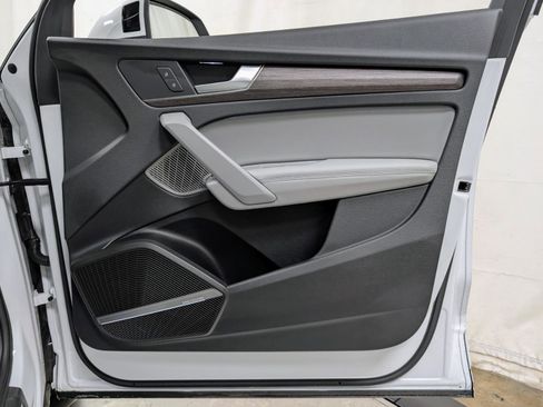 Used 2024 Audi Q5 e Premium Plus image 25