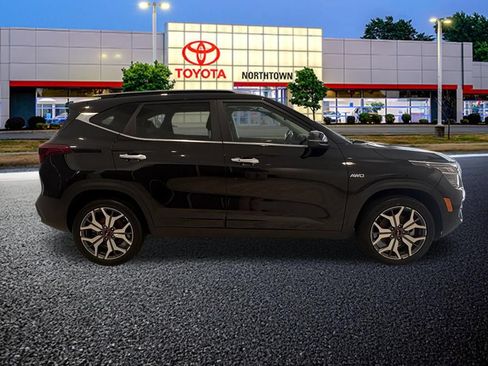 Used 2023 Kia Seltos SX w/ SX Sunroof Package AWD/4WD image 4