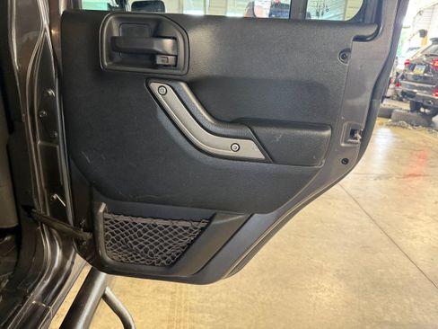 Used 2017 Jeep Wrangler Unlimited Sport w/ Quick Order Package 24S AWD/4WD image 16