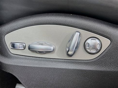 New 2026 Porsche Macan image 22