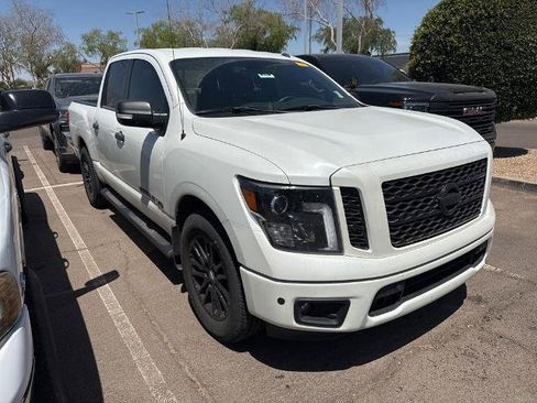Used 2019 Nissan Titan SV w/ SV Convenience Package RWD image 1