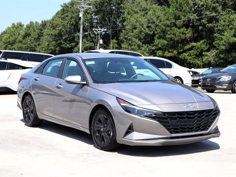 Used 2023 Hyundai Elantra SEL FWD image 9