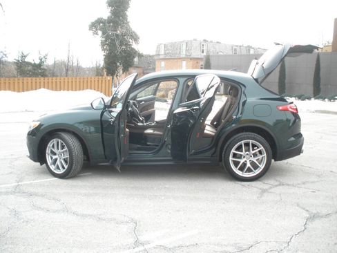 Used 2019 Alfa Romeo Stelvio AWD image 21