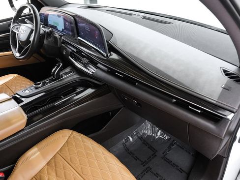 Used 2023 Cadillac Escalade Premium Luxury AWD/4WD image 11
