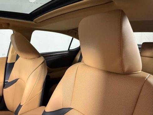 New 2025 Lexus ES 350 w/ Premium Package image 13