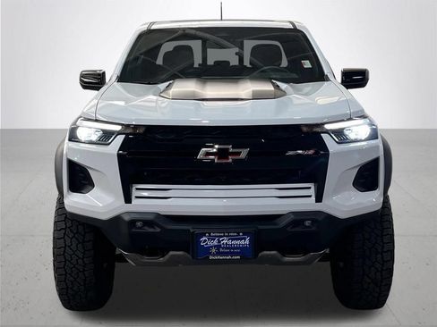 Used 2025 Chevrolet Colorado ZR2 w/ Technology Package AWD/4WD image 4