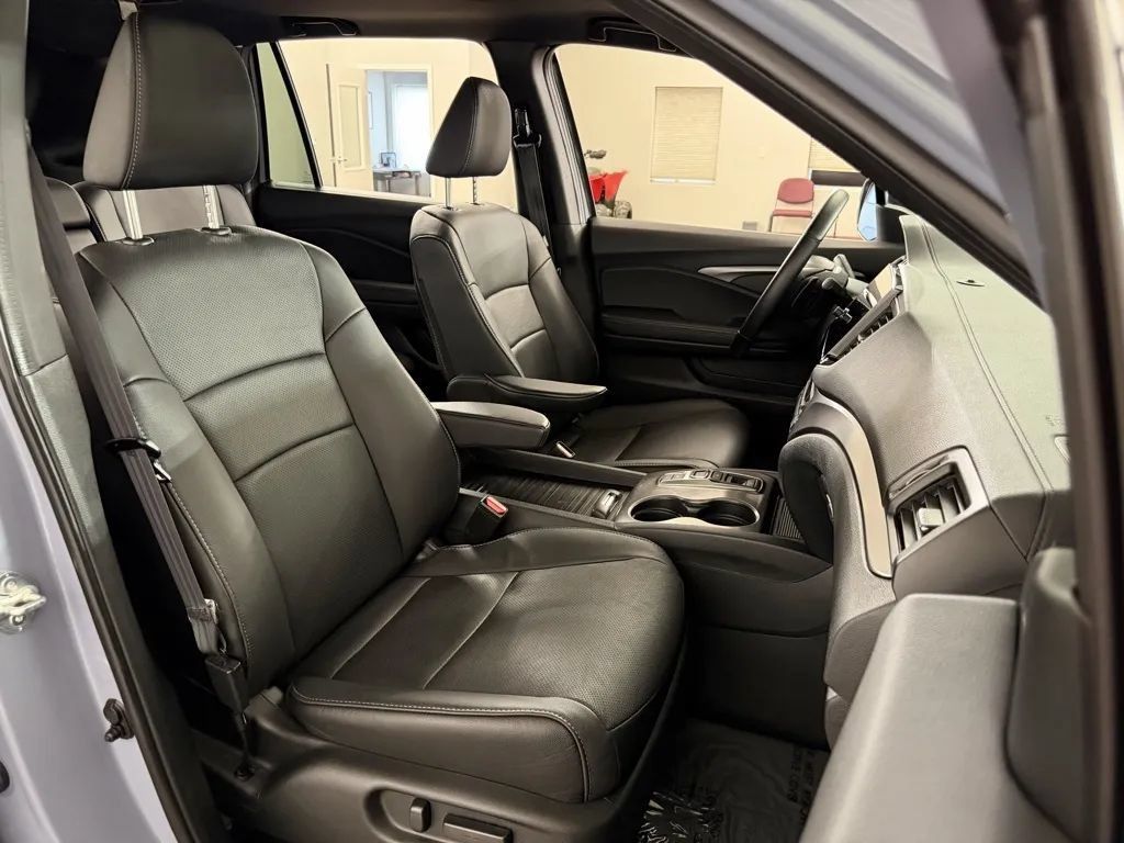 Used 2023 Honda Passport EX-L image 41