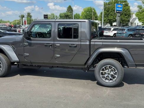 New 2026 Jeep Gladiator Sport AWD/4WD image 4