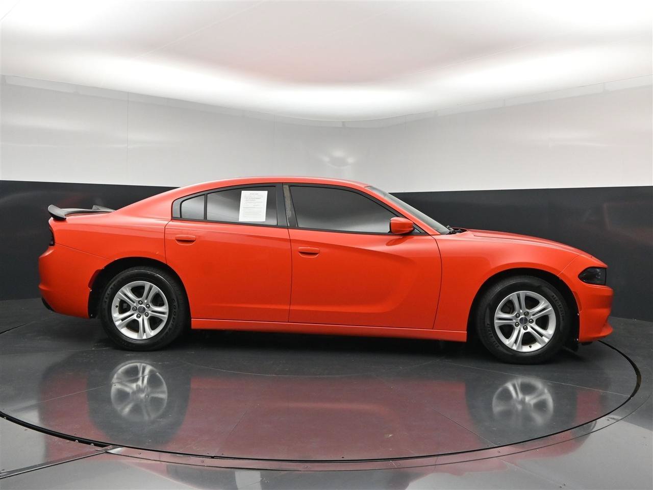 Used 2018 Dodge Charger SXT RWD image 4