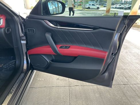 Used 2019 Maserati Ghibli S GranSport image 31