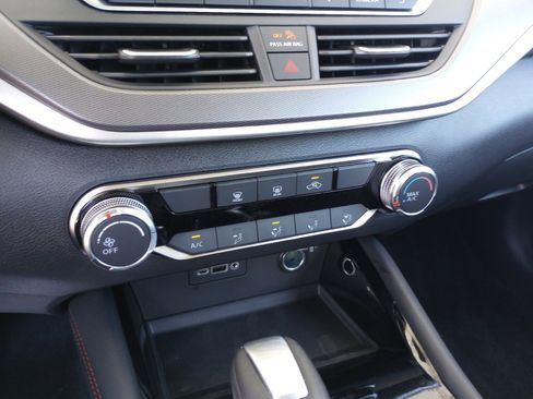 New 2025 Nissan Altima 2.5 SR image 17