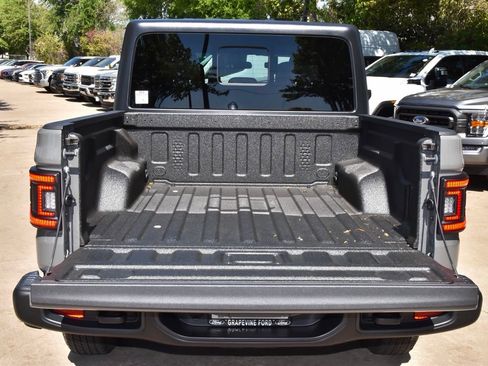 Used 2023 Jeep Gladiator Sport image 35