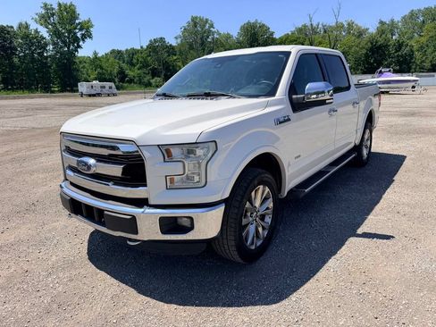 Used 2015 Ford F150 Lariat w/ Equipment Group 502A Luxury AWD/4WD image 3