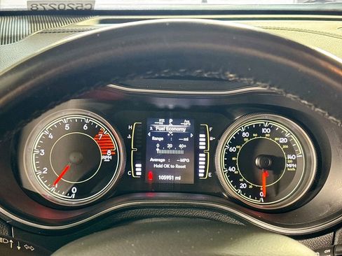 Used 2019 Jeep Cherokee Latitude Plus w/ Comfort/Convenience Group image 14