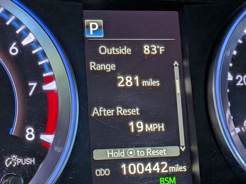 Used 2017 Toyota Highlander SE image 4