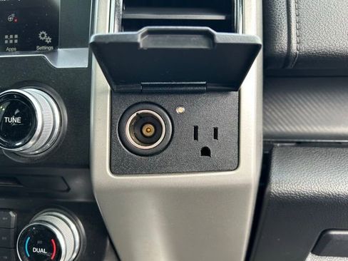 Used 2018 Ford F150 Lariat w/ Equipment Group 502A Luxury AWD/4WD image 40