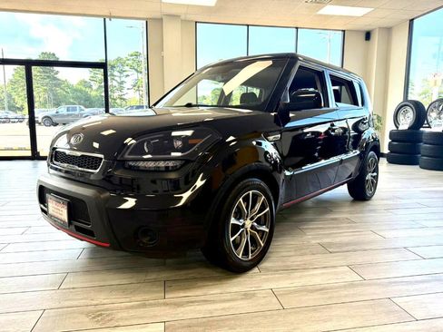 Used 2011 Kia Soul + image 2
