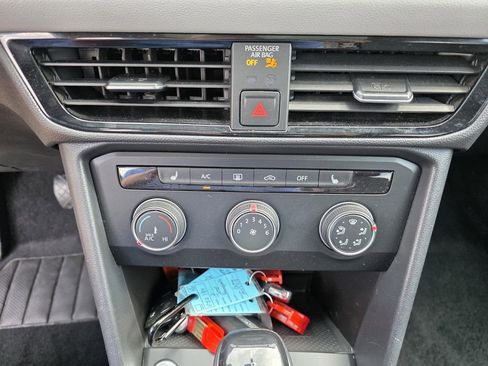 Used 2022 Volkswagen Taos SE w/ Panoramic Sunroof Package image 20