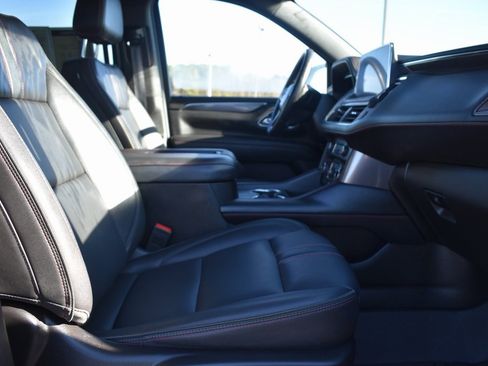 Used 2024 Chevrolet Suburban RST w/ Luxury Package image 8