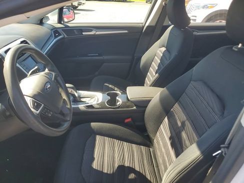 Used 2016 Ford Fusion SE FWD image 11