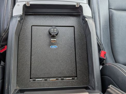 Used 2022 Ford F250 Lariat w/ Black Appearance Package image 24