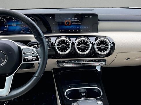 Used 2022 Mercedes-Benz CLA 250 image 7