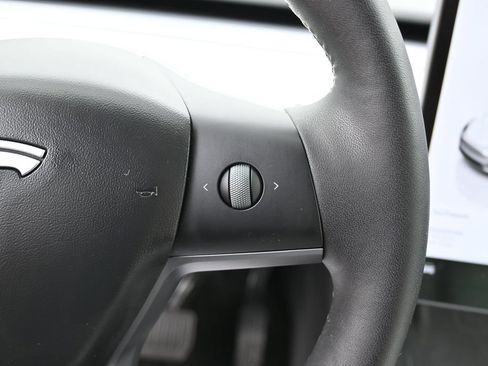 Used 2022 Tesla Model Y Long Range AWD/4WD image 19