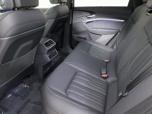 Used 2023 Audi e-tron Prestige w/ Prestige Package image 39