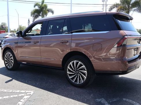 Used 2025 Lincoln Navigator Black Label AWD/4WD image 5